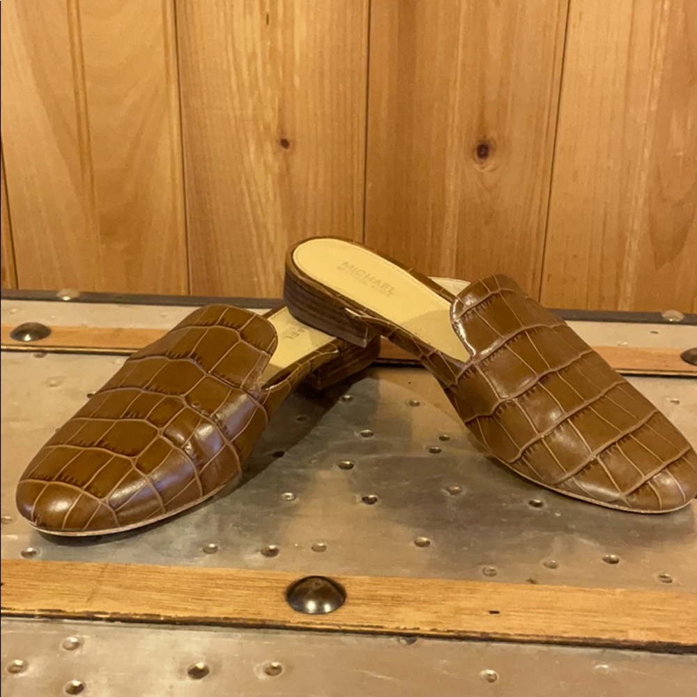 MICHAEL KORS brown croc embossed MULES SIZE 6